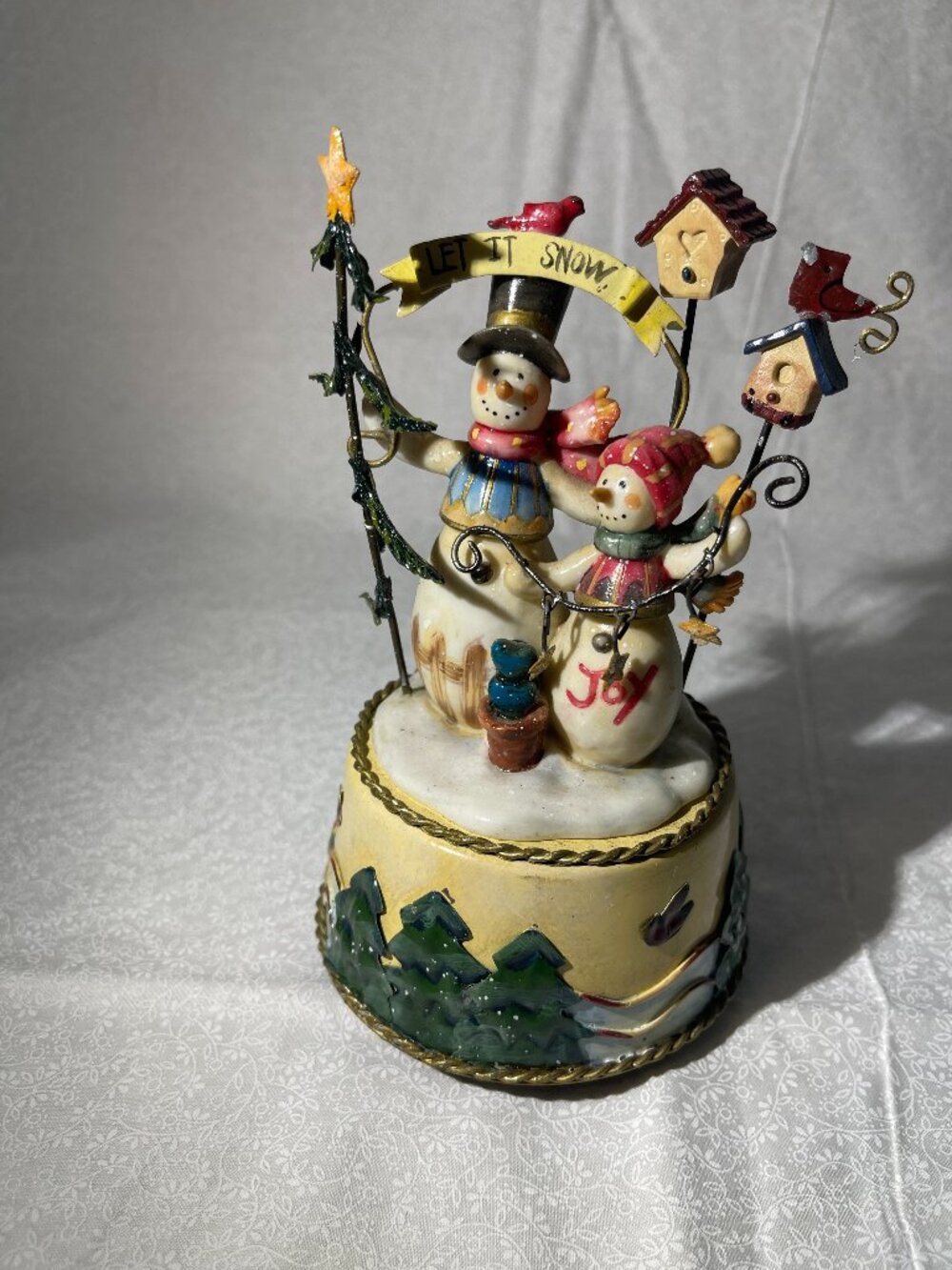 Snowman musical figurine. Plays Joy to the World (109)